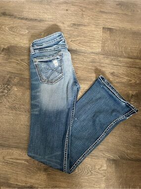 BKE Stella - Women's Medium Blue Boot Cut - Buckle Jeans